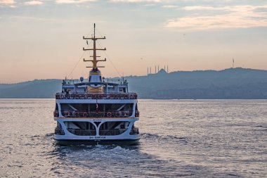 İstanbul, Türkiye-Haziran 10.2021.İstanbul, Avrupa ve Asya kıtaları arasındaki rüya şehir, tarihi, modern ve doğal güzellikleriyle. İstanbul 'dan sabah erken saatlerde şehir manzarası.