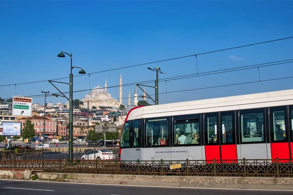 イスタンブール ヨーロッパとアジアの大陸間の夢の都市 その歴史的 近代的かつ自然の美しさ 早朝のイスタンブールからの都市景観 — ストック写真