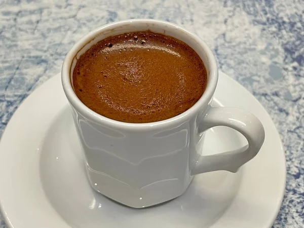 Caffè Turco Tradizionale Una Tazza Bianca — Foto Stock