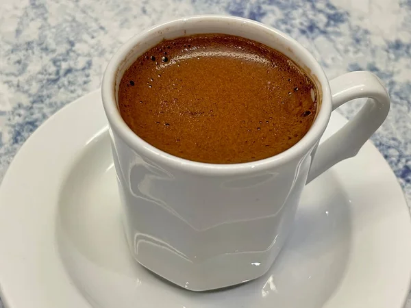 Caffè Turco Tradizionale Una Tazza Bianca — Foto Stock
