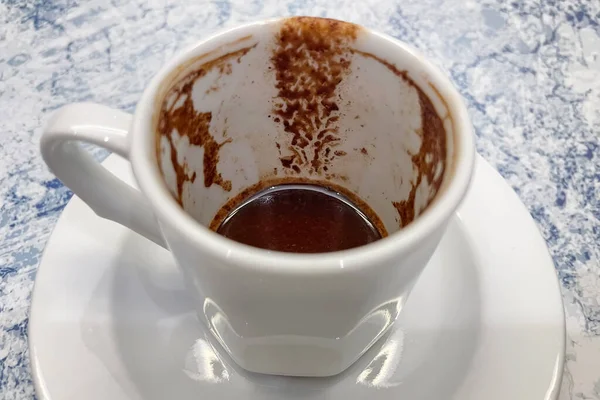 Tradycyjna Kawa Turecka Białej Filiżance — Zdjęcie stockowe