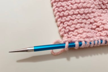 Örgü yünü ve örgü örmeyi kapat