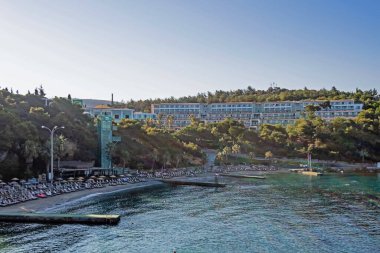 Kusadasi, Aydın, Türkiye - 19 Temmuz 2021 Pinebay tatil köyü ve Kusadasi 'deki tatil köyü manzarası, deniz, doğa ve yaz mevsimi.