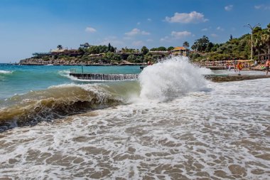 Kusadasi, Aydın, Türkiye - 20 Temmuz 2021 Pinebay tatil köyü ve Kusadasi 'deki tatil köyü manzarası, deniz, doğa ve yaz sezonları.