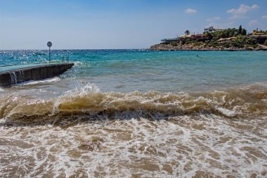 Kusadasi, Aydın, Türkiye - 20 Temmuz 2021 Pinebay tatil köyü ve Kusadasi 'deki tatil köyü manzarası, deniz, doğa ve yaz sezonları.