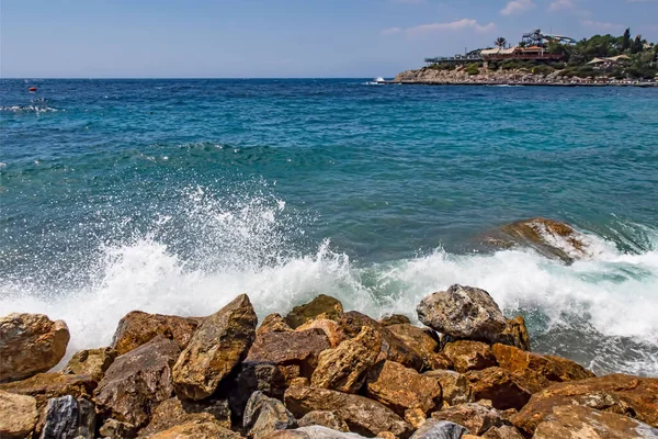 Kusadasi, Aydın, Türkiye - 20 Temmuz 2021 Pinebay tatil köyü ve Kusadasi 'deki tatil köyü manzarası, deniz, doğa ve yaz sezonları.