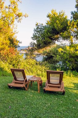 Kusadasi, Aydın, Türkiye - 20 Temmuz 2021 Pinebay tatil köyü ve Kusadasi 'deki tatil köyü manzarası, deniz, doğa ve yaz sezonları.