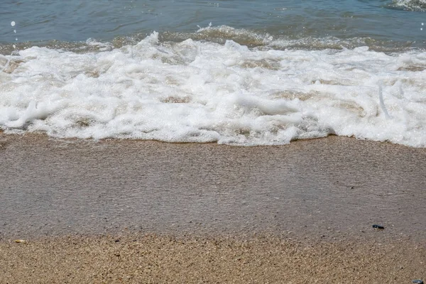 Czyste Morze Fale Brzegu Lecie — Zdjęcie stockowe