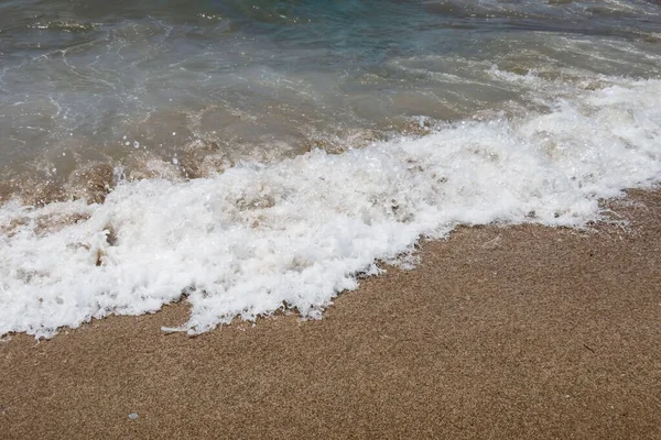 Açık Deniz Dalgalar Yazın Kıyıda — Stok fotoğraf