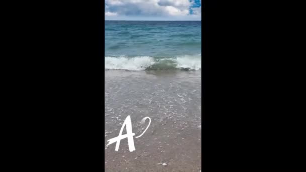 Wybrzeże Plaża Fale Sezonie Letnim — Wideo stockowe