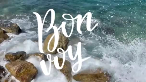 Deniz Kenarı Plaj Yaz Mevsiminde Dalgalar — Stok video