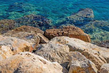 Yaz tatilini ve denizi seven turistler için Ege Denizi 'nin berrak ve mavi suları