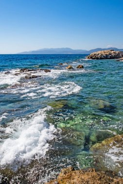 Yaz tatilini ve denizi seven turistler için Ege Denizi 'nin berrak ve mavi suları