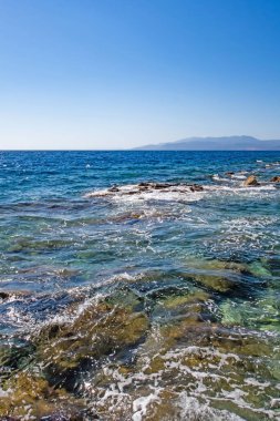 Yaz tatilini ve denizi seven turistler için Ege Denizi 'nin berrak ve mavi suları