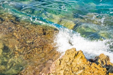 Yaz tatilini ve denizi seven turistler için Ege Denizi 'nin berrak ve mavi suları