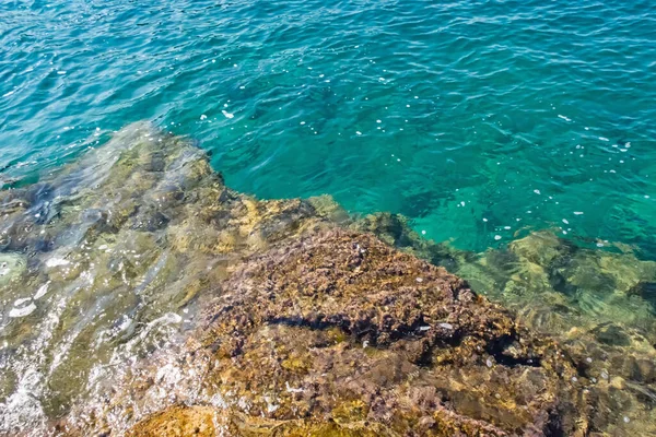 Прозрачные Голубые Воды Эгейского Моря Туристов Которые Любят Отдых Море — стоковое фото
