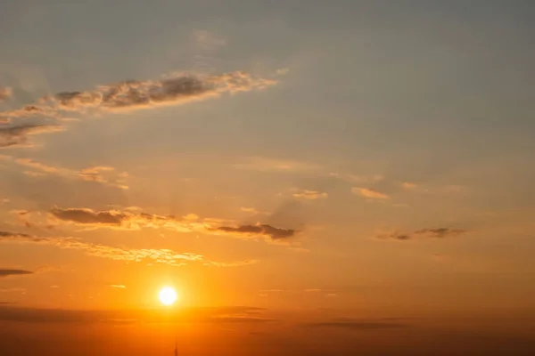 Драматическое Небо Облака Утреннее Солнце — стоковое фото
