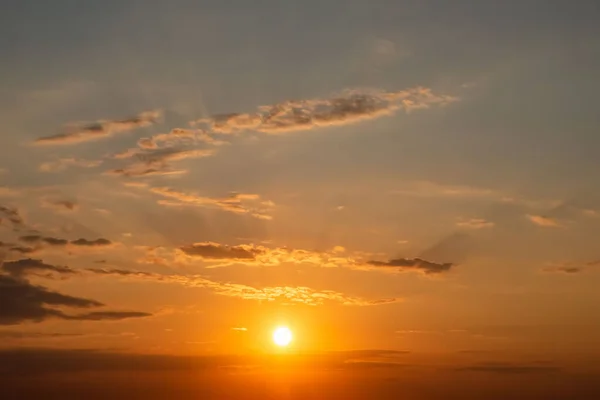 Cielo Drammatico Nuvole Sole Mattutino — Foto Stock