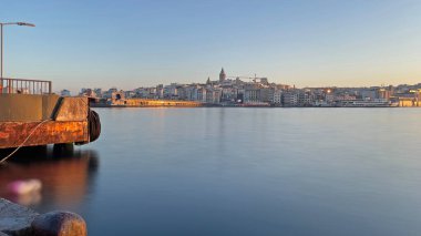  Rüya şehri İstanbul 'da. Sabah erken saatlerde İstanbul 'dan manzara ve şehir manzarası