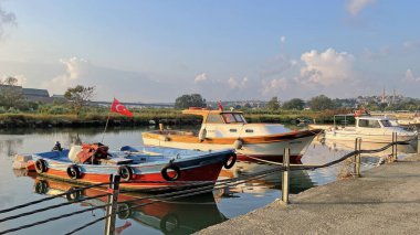 İstanbul, hindi-ağustos 19.2021 İstanbul rüya şehridir. Sabahın erken saatlerinde Eyup bölgesindeki Haliç 'in sahili.