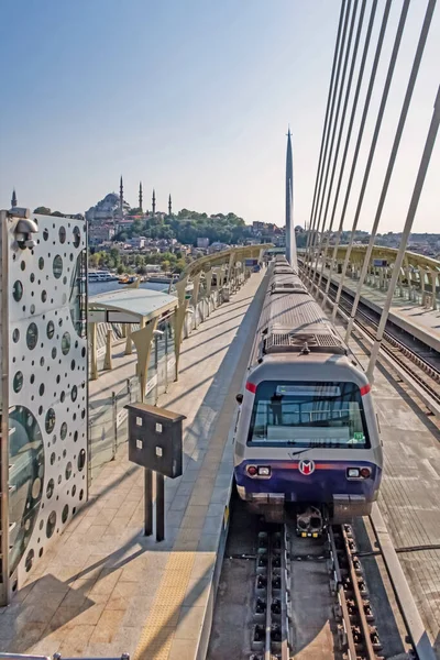 Halic Istanbul Turecko Srpna2021 Metro Bridge Golden Horn Cityscape Pohled — Stock fotografie