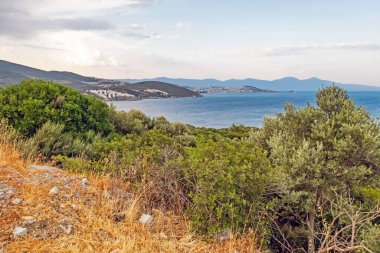 Kafadasi, aydin, Türkiye 'nin yaz mevsiminde turistler için oteller, deniz ve yeşil doğa ile en önemli turizm kasabası olan 24 Temmuz 2021.Kusadasi.