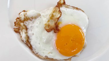 Çırpılmış yumurta yemeye hazır.