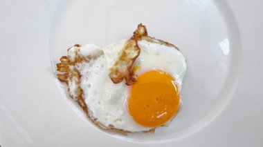 Çırpılmış yumurta yemeye hazır.