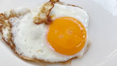 Çırpılmış yumurta yemeye hazır.