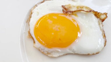 Çırpılmış yumurta yemeye hazır.