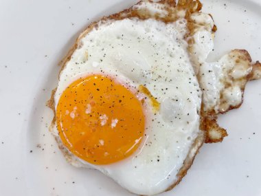 Çırpılmış yumurta yemeye hazır.