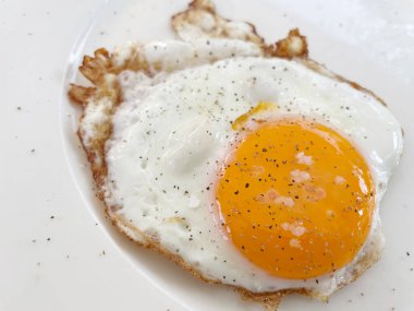 Çırpılmış yumurta yemeye hazır.