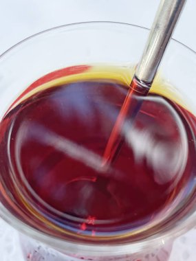 Cam fincanda geleneksel Türk çayı