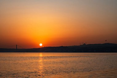 İstanbul, Türkiye-Ağustos 3.2021.marmarmara denizi ve İstanbul 'da sabahın erken saatleri..