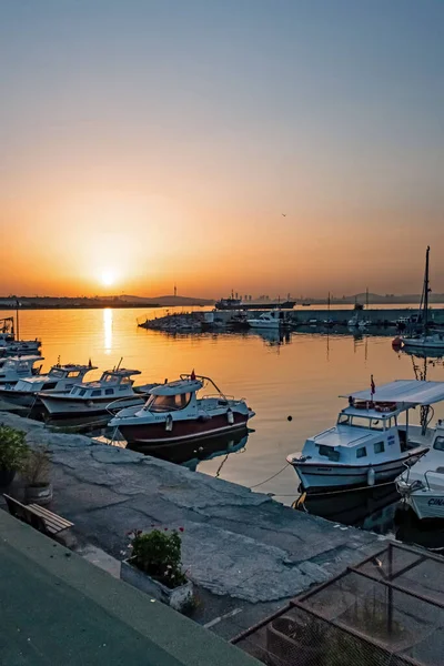 Istanbul Turkiet Augusti 2021 Soluppgång Och Fiskebåtar Havet Marmara Distriktet — Stockfoto