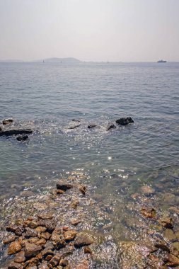 İstanbul, Türkiye-Ağustos 2021 Marmara denizi ve teknelerinin yaz günündeki sabah manzarası.