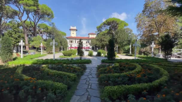 2021年9月12日 土耳其 伊斯坦布尔Bosphorus山的Khedive宫和绿树成荫 — 图库视频影像