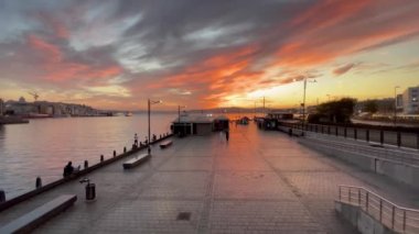 İstanbul, 23 Eylül 2021. İstanbul, Avrupa ve Asya kıtaları arasındaki rüya şehir. Sonbahar sezonunun ilk saatlerinde şehir manzarası.