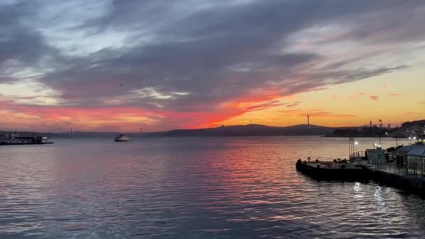イスタンブール ヨーロッパとアジアの大陸の間の夢の都市 初秋の早朝の街並み — ストック動画
