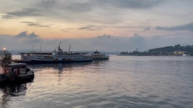 İstanbul, 23 Eylül 2021. İstanbul, Avrupa ve Asya kıtaları arasındaki rüya şehir. Sonbahar sezonunun ilk saatlerinde şehir manzarası.