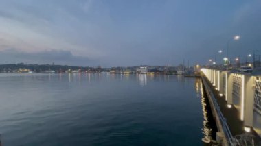 İstanbul, 23 Eylül 2021. İstanbul, Avrupa ve Asya kıtaları arasındaki rüya şehir. Sonbahar sezonunun ilk saatlerinde şehir manzarası.