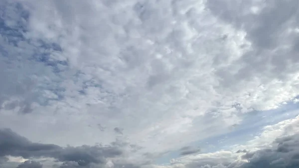 秋天的天空和雨云 — 图库照片
