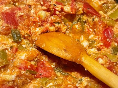Geleneksel Türk kahvaltısı için hazır mısınız, Menemen?