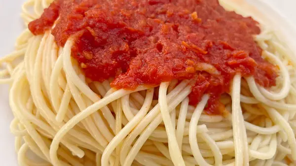 Вкусная Готовая Спагетти Соусом Тарелке — стоковое фото