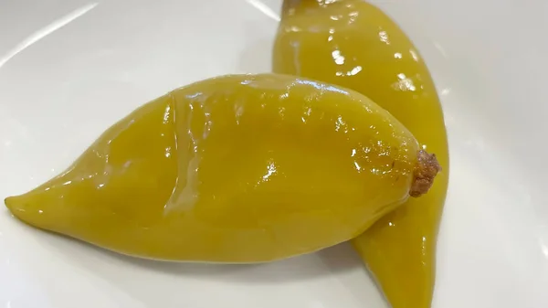 Вкусный Готовый Съесть Маринованный Перец Тарелке — стоковое фото