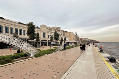 İstanbul, Türkiye. 5 Aralık 2025. Galataport, İstanbullar 'ın başlıca gemi terminali ve yaşam tarzı merkezinin modern ve şık atmosferi. Galataport İstanbul Boğazı Rıhtımı. Galataport limanında modern mimari ve lüks perakende satış.