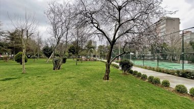 Atakoy, İstanbul, Türkiye. 27 Şubat 2026.Ramazan Yesil Parkı, Atakoy, İstanbul.İstanbul 'un Atakoy ilçesinde yürüyüş yolları, çocuk oyun alanları ve yeşil kentsel alanların yer aldığı modern bir halk parkı..