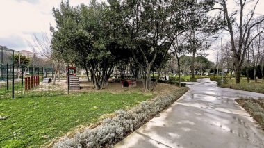 Atakoy, İstanbul, Türkiye. 27 Şubat 2026.Ramazan Yesil Parkı, Atakoy, İstanbul.İstanbul 'un Atakoy ilçesinde yürüyüş yolları, çocuk oyun alanları ve yeşil kentsel alanların yer aldığı modern bir halk parkı..