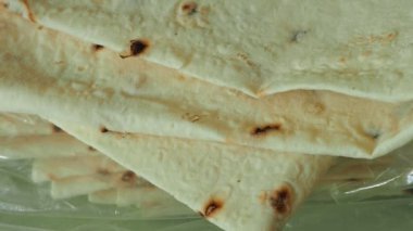 İnce tandır ekmeği yakın çekim, hamur tandır.,