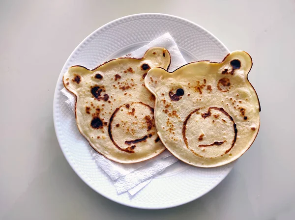 Rührei Pfannkuchen Mit Bärenfiguren Gebackene Pfannkuchen Für Kinder — Stockfoto